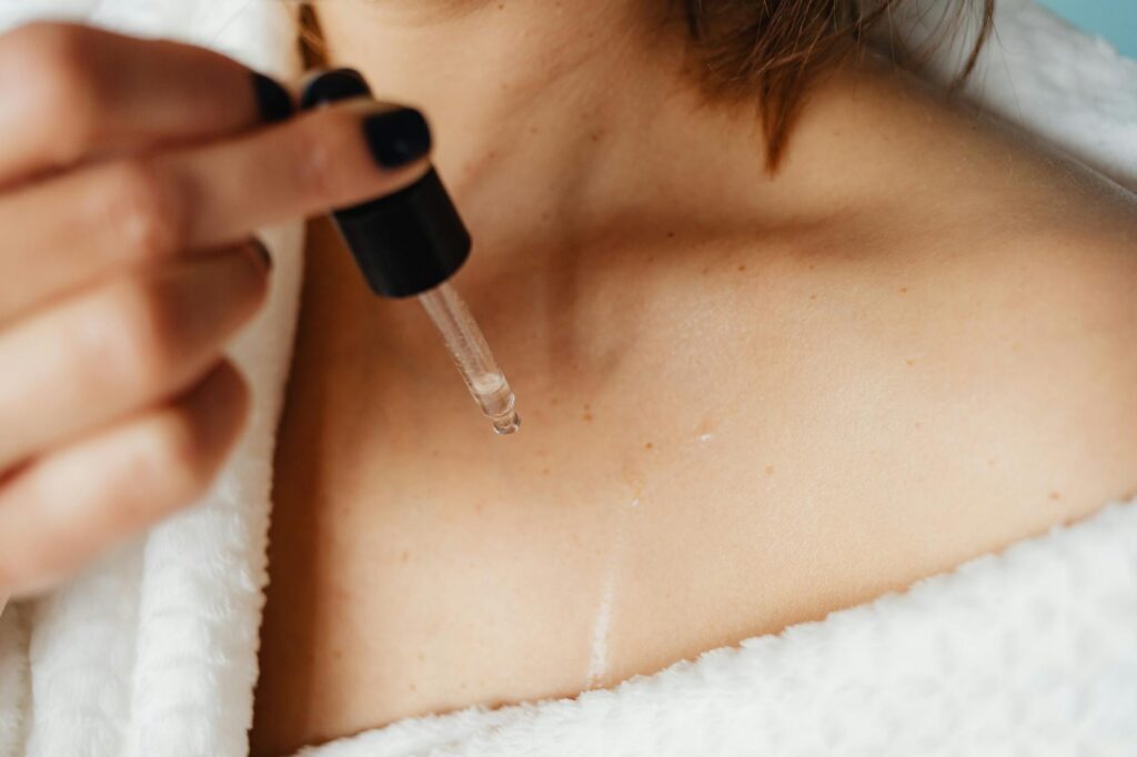 Huile corps bio : guide complet pour la sécheresse hormonale après 40 ans