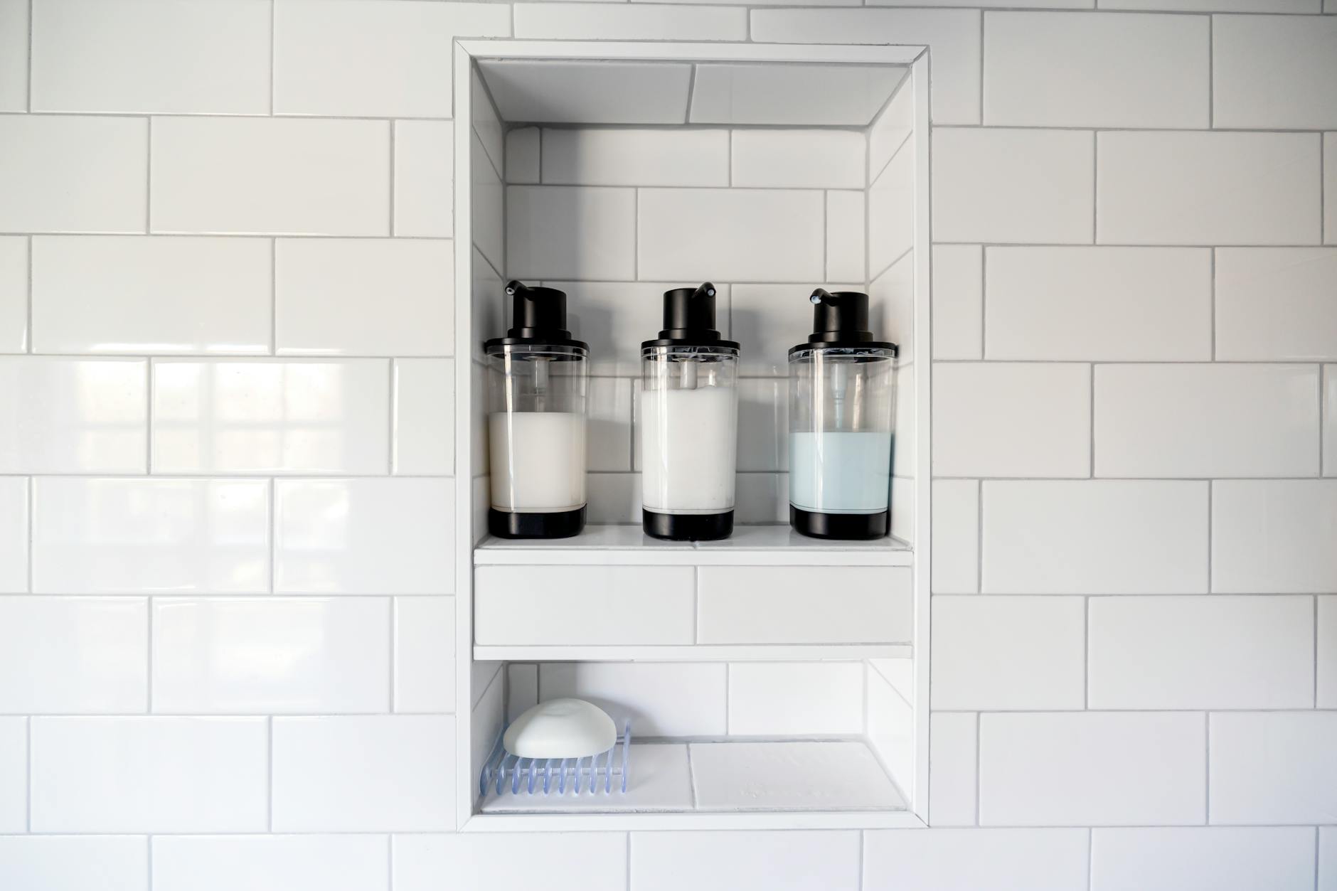 shampooing solide bio pour cheveux gras avec argile verte et plantes ayurvédiques